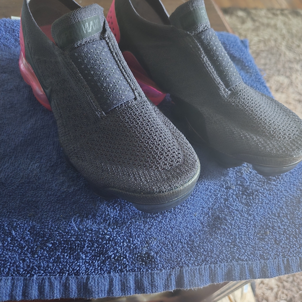 Nike Black and Pink Women's Sneakers